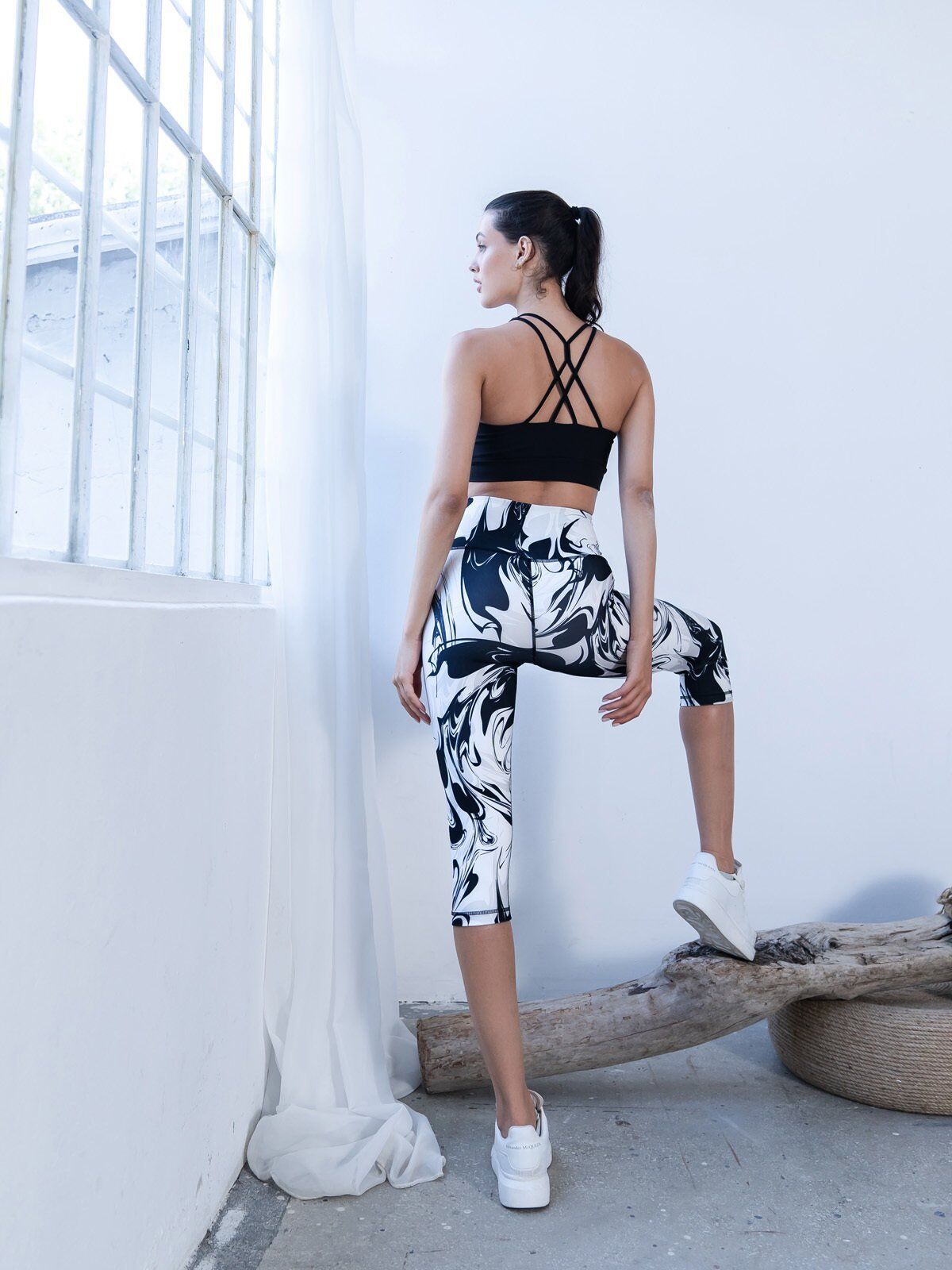 4501 Capri Leggings