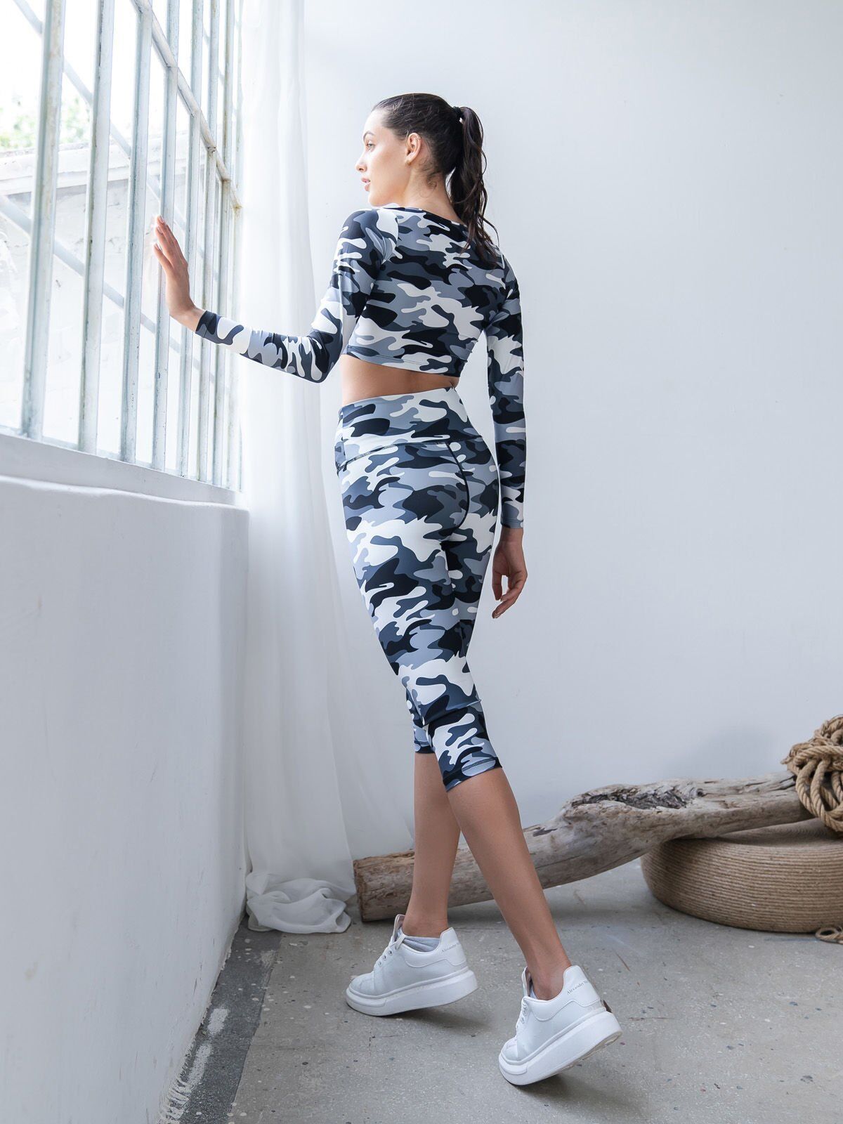 978 Capri Leggings