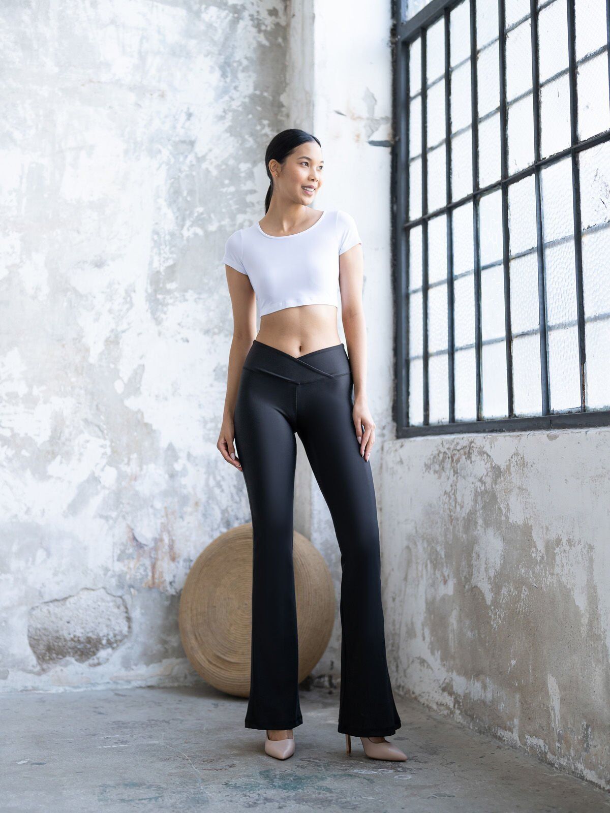 438 Spanish, Scrunch Butt, Ve Waist Leggings Black Color