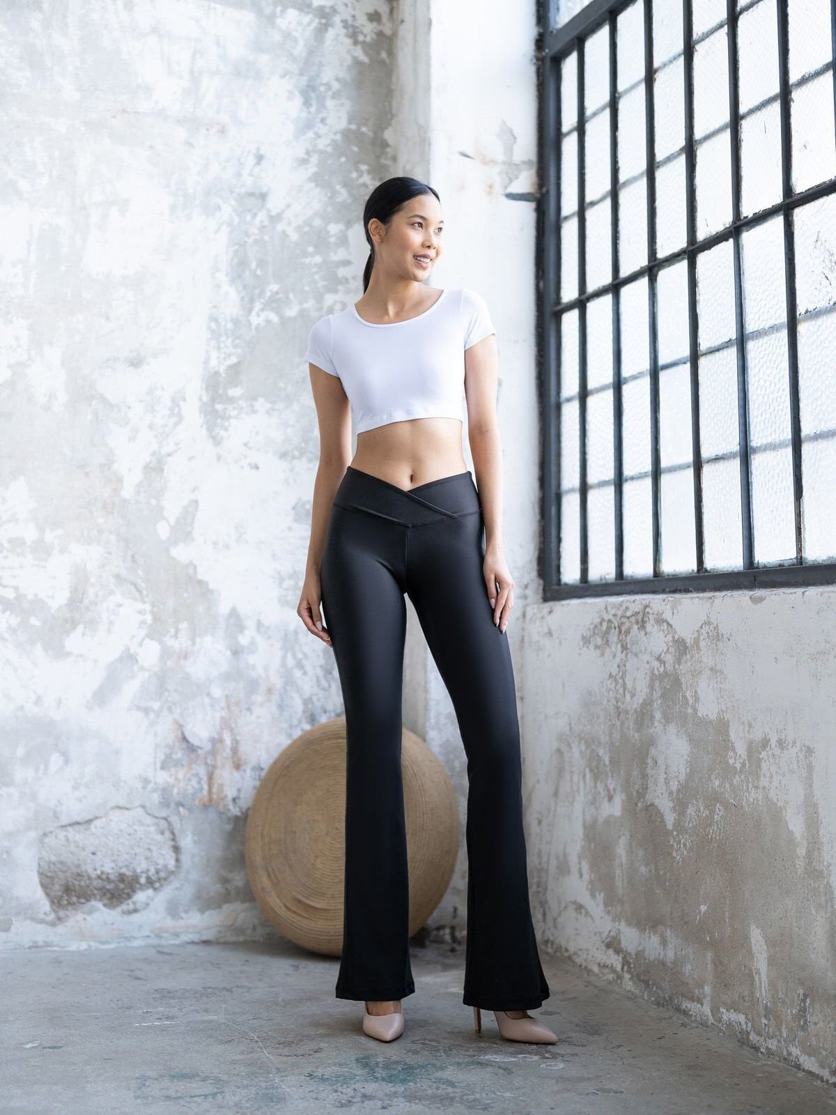 438 Spanish, Scrunch Butt, Ve Waist Leggings Black Color