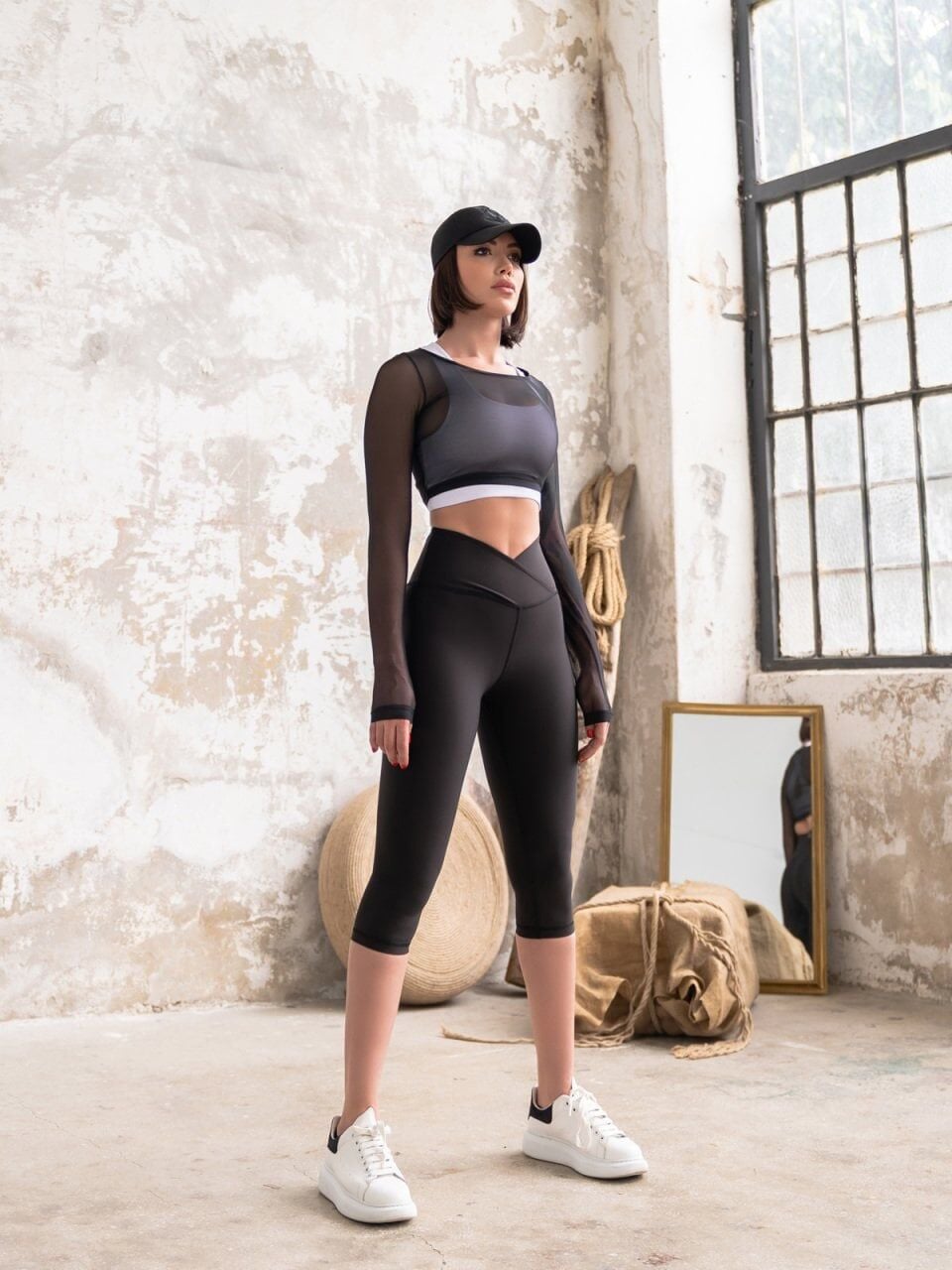 4725 Capri Leggings Ve Waist Black Color