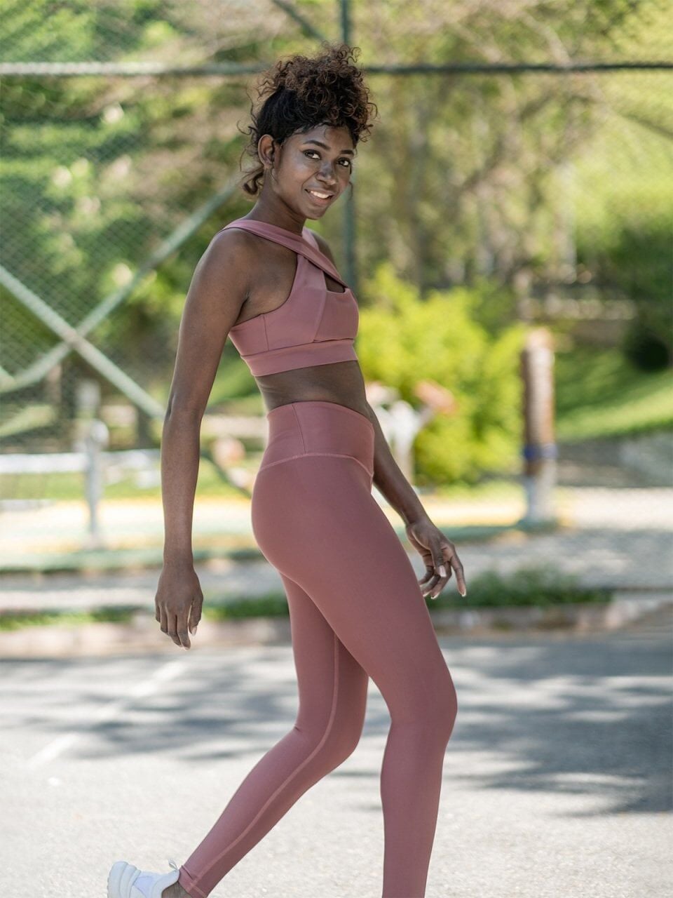 208 Decolette Design Spor Bra Dark Rose