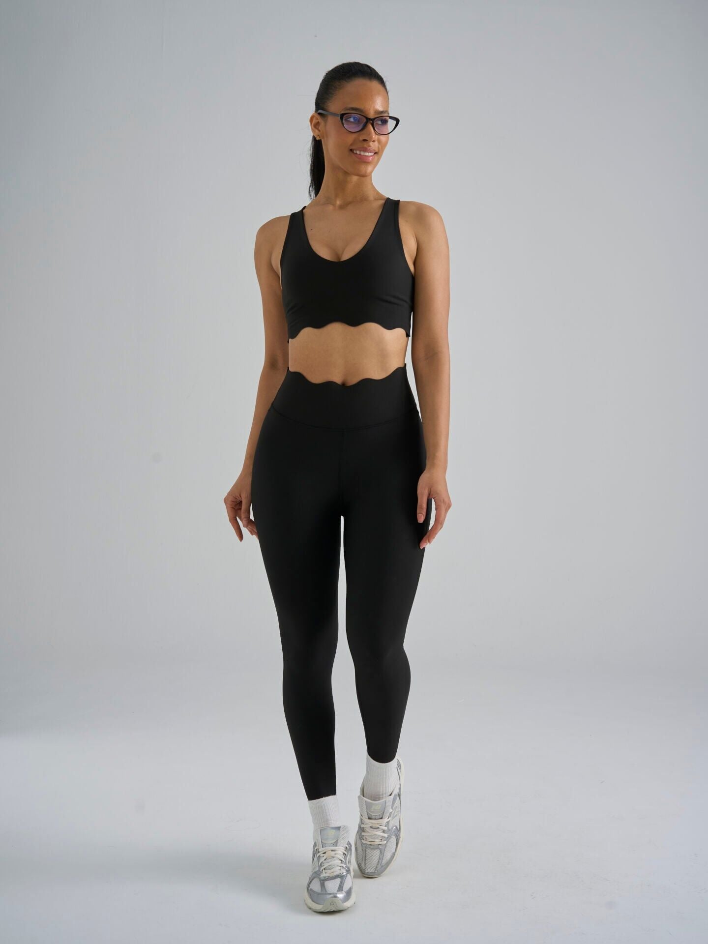 577  Scollop Laser Cut Spor Leggings Black Color