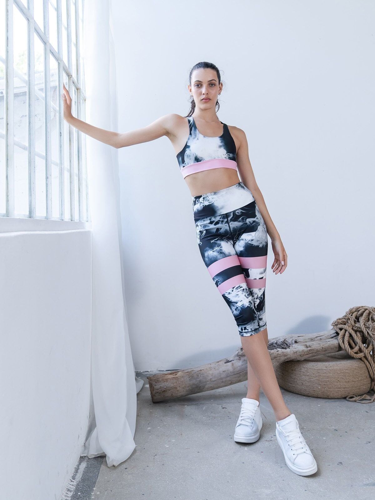 977 Capri Leggings