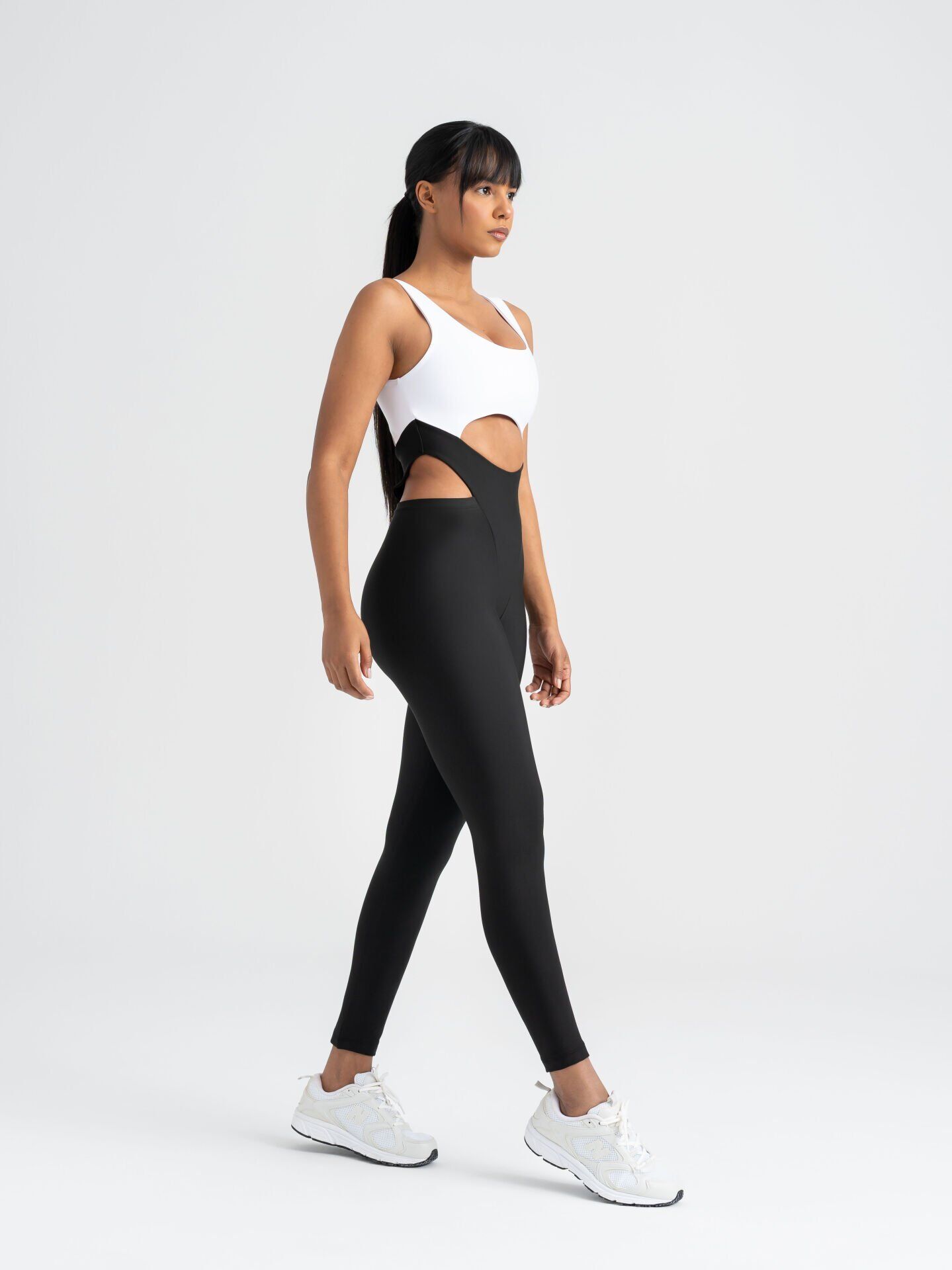 3401 Bold Curve Jumsuit Black and White Color