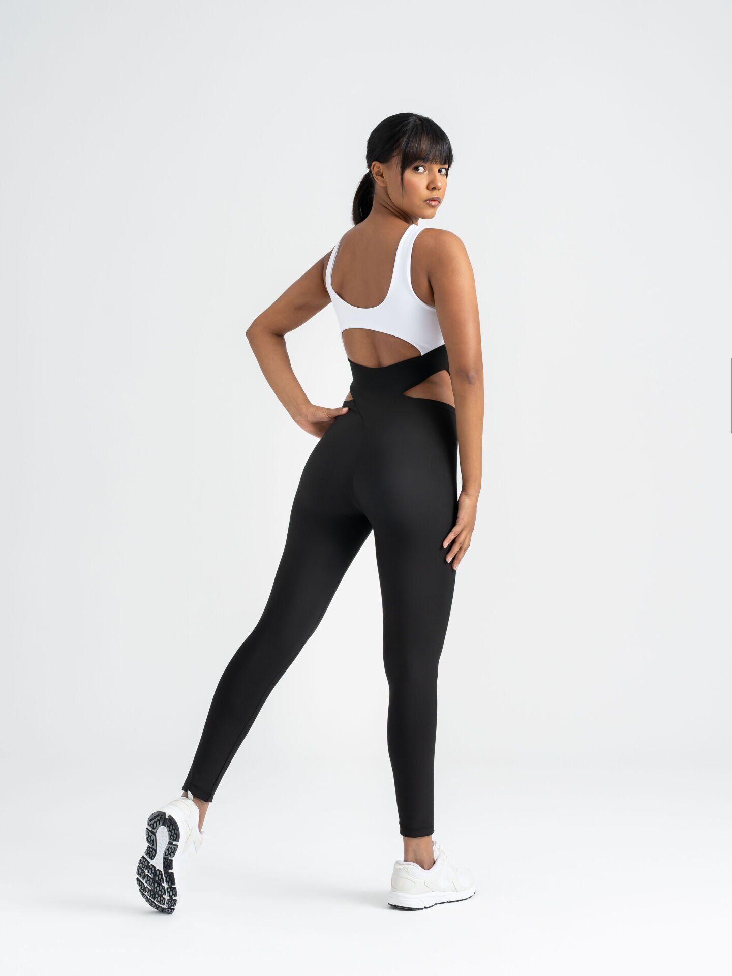 3401 Bold Curve Jumsuit Black and White Color