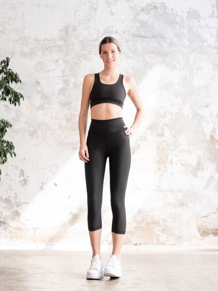 4306 Capri Leggings Black Color
