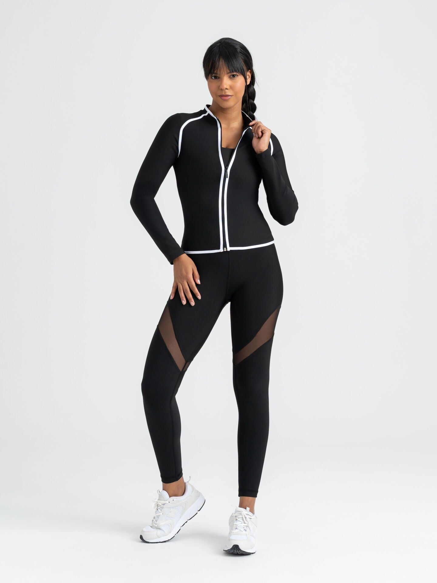 021 Lineedge Zip Long Sleeve Black Color