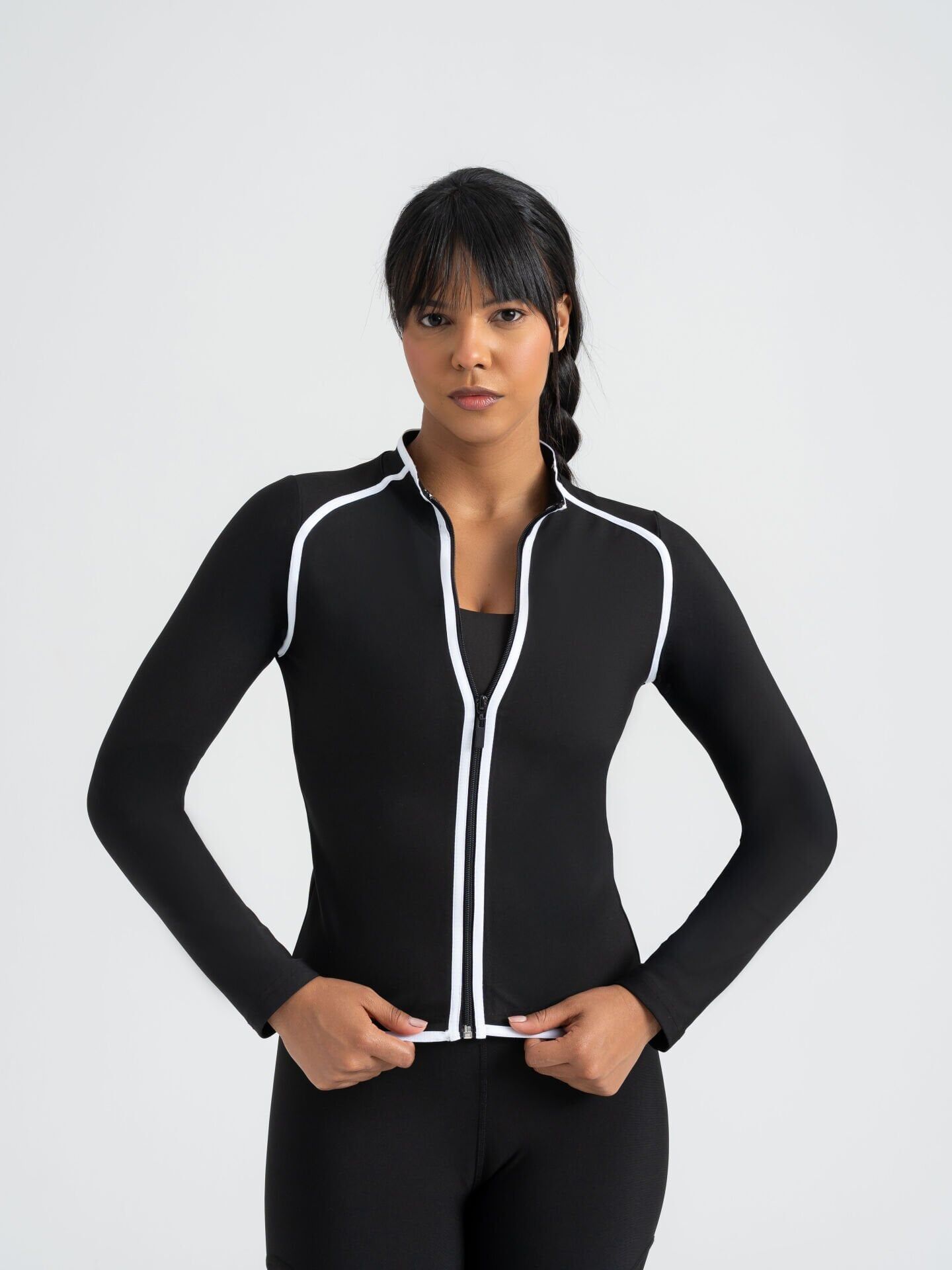021 Lineedge Zip Long Sleeve Black Color