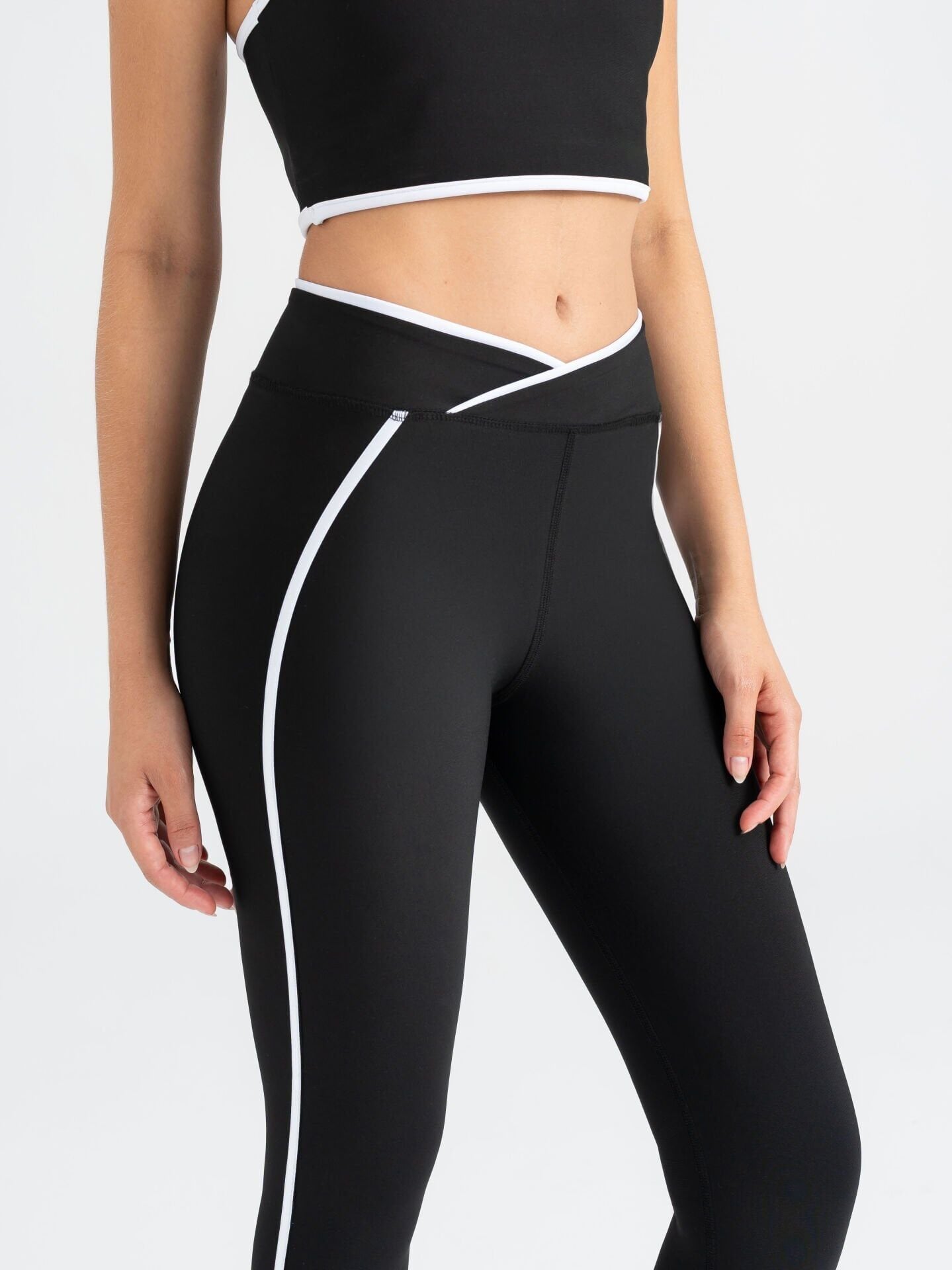 556 V Line Spor Leggings Black Color