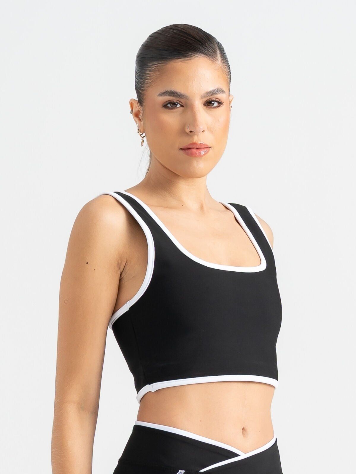 557 Contrast Spor Bustiyer Black Color