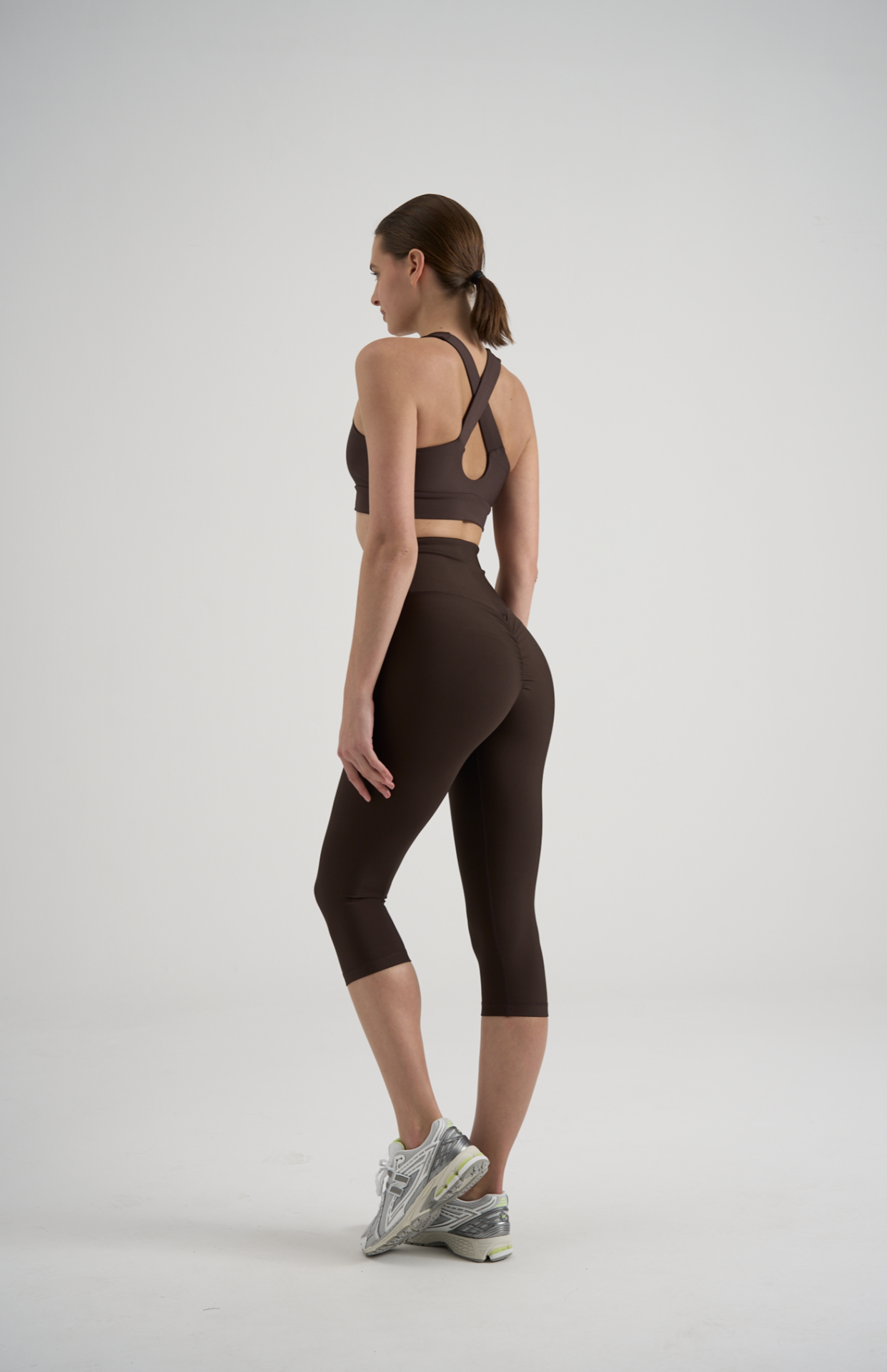 13134 Capri Scrunch Butt Leggings Brown Color
