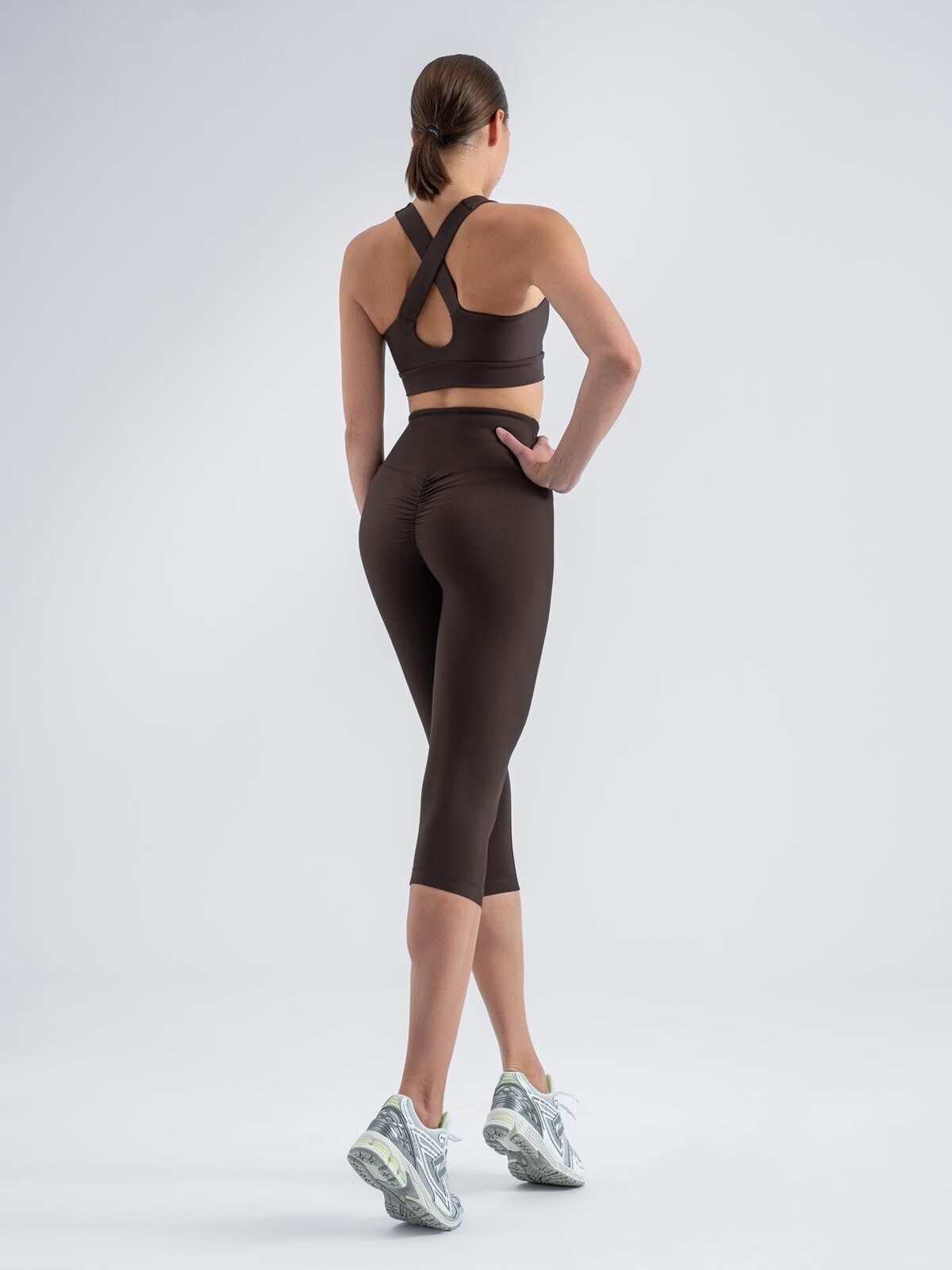 13134 Capri Scrunch Butt Leggings Brown Color