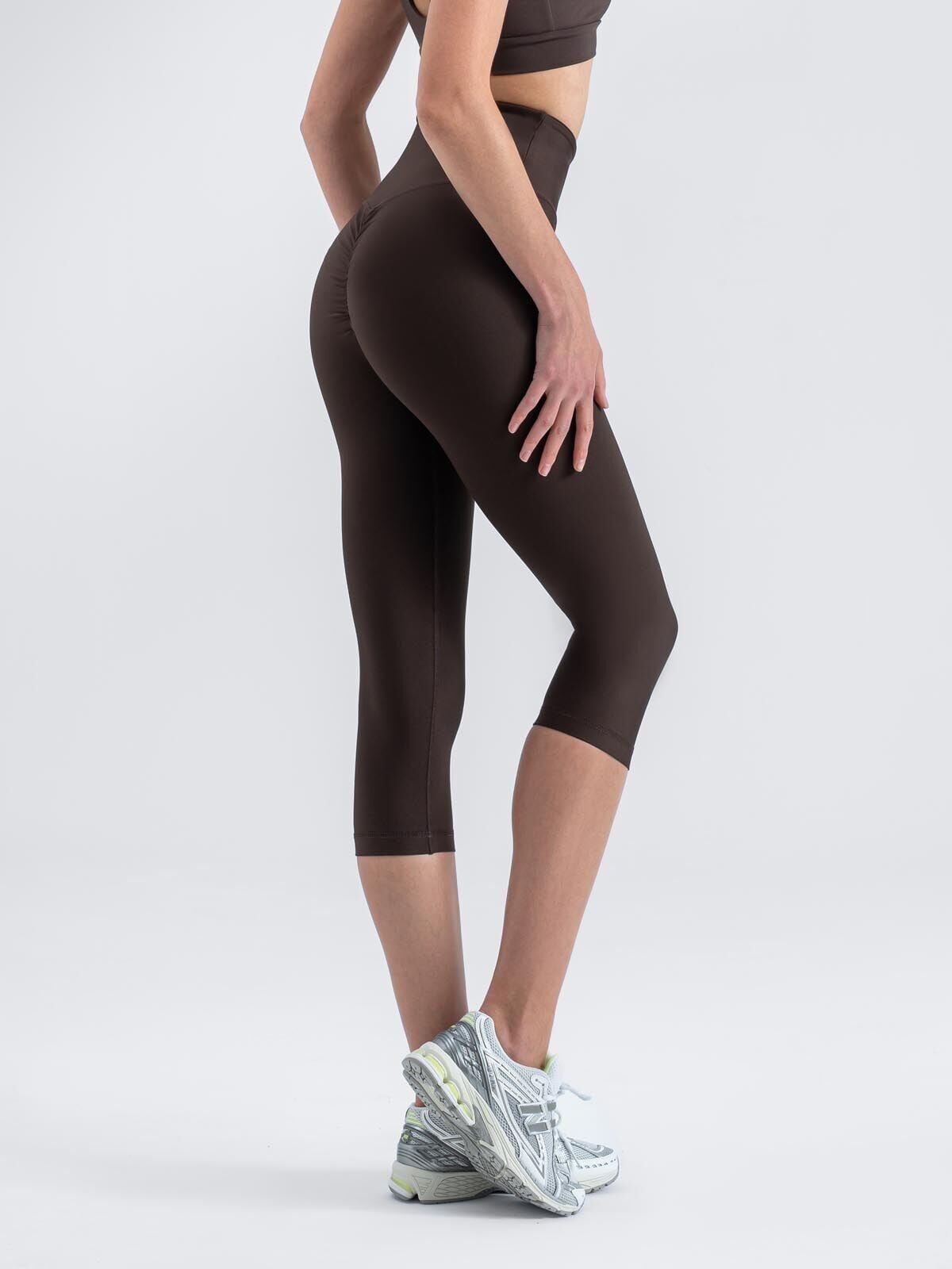 13134 Capri Scrunch Butt Leggings Brown Color