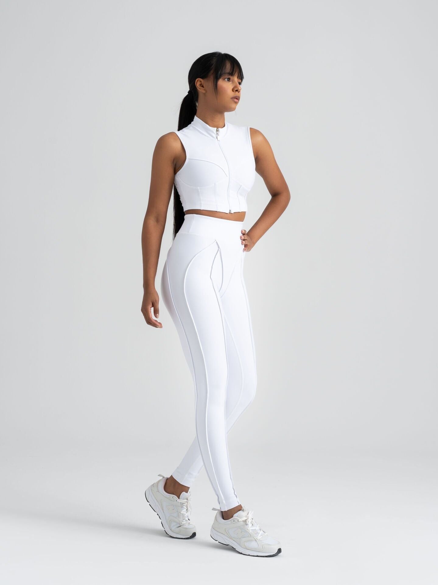 547 Sculpt Line Leggings White Color