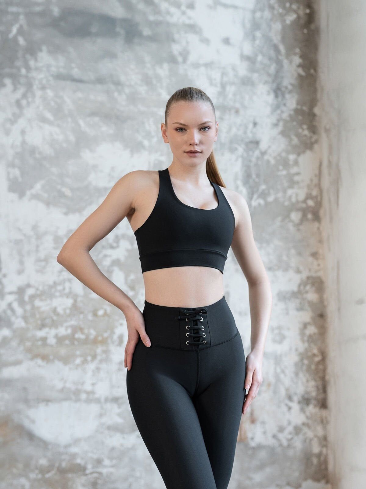 211 Extra High Waist Leggings Black Color