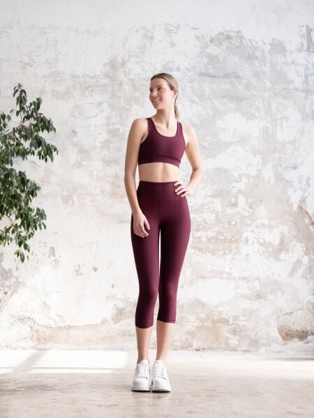 4312 Capri Leggings Damson Color