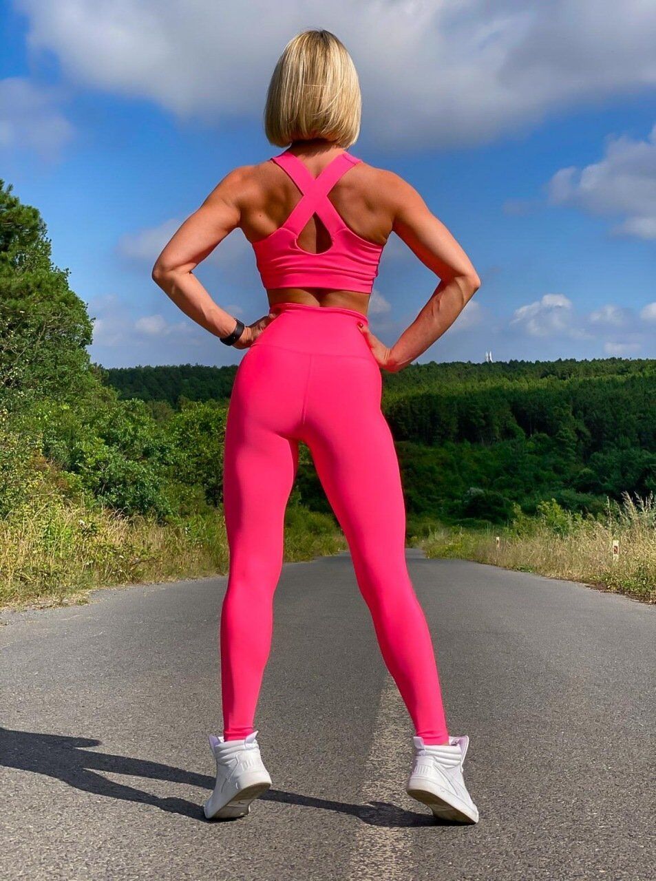 183 Single Crossed Spor Bra  neon Pink