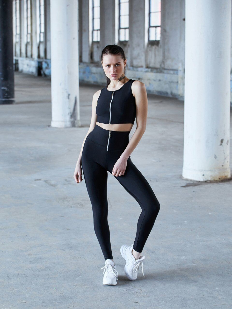 109 Spor Bra With Zipper Black Color